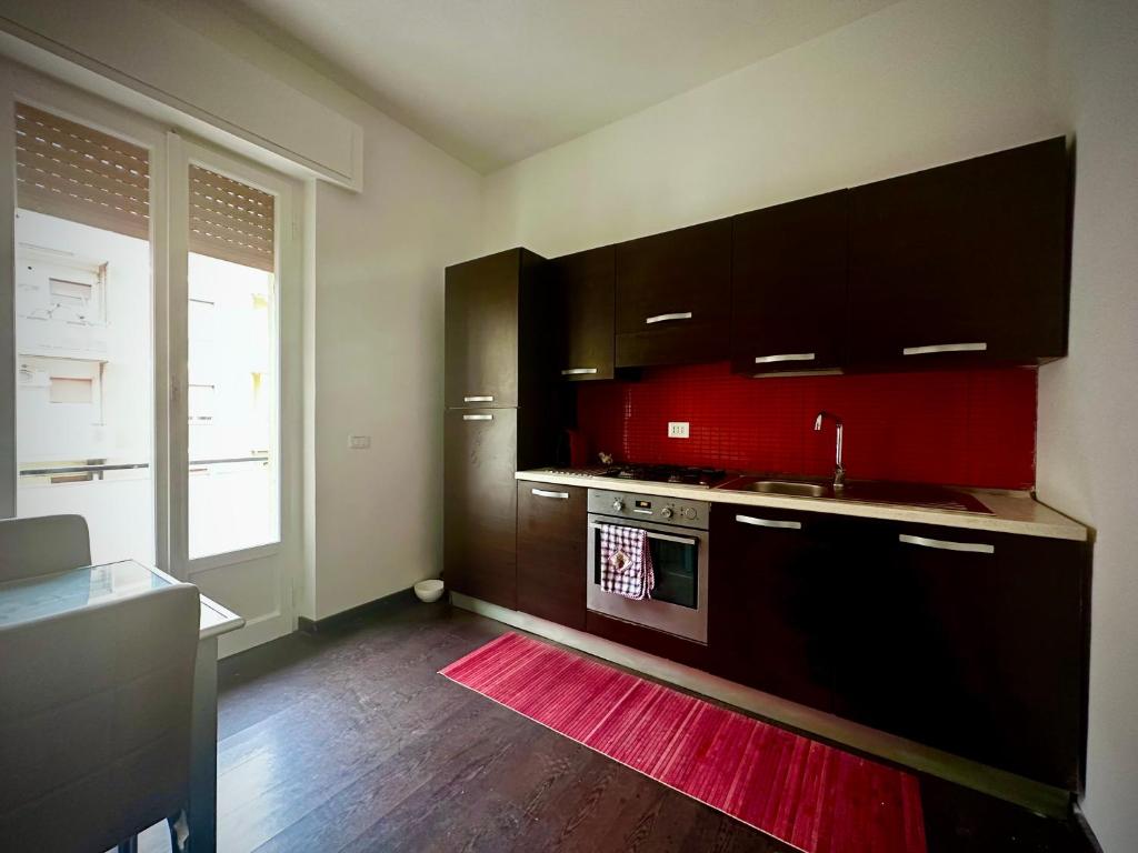 Aniene Guest House — Kitchen with red backsplash