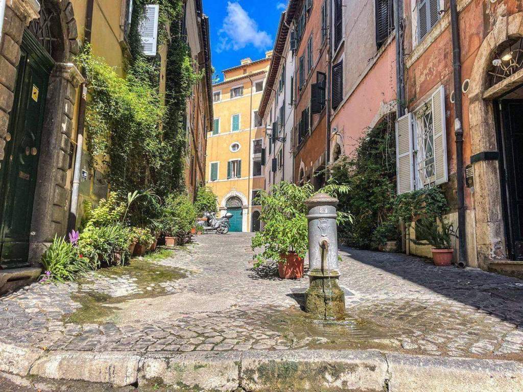 La Casa di G — Rione Monti charming alley