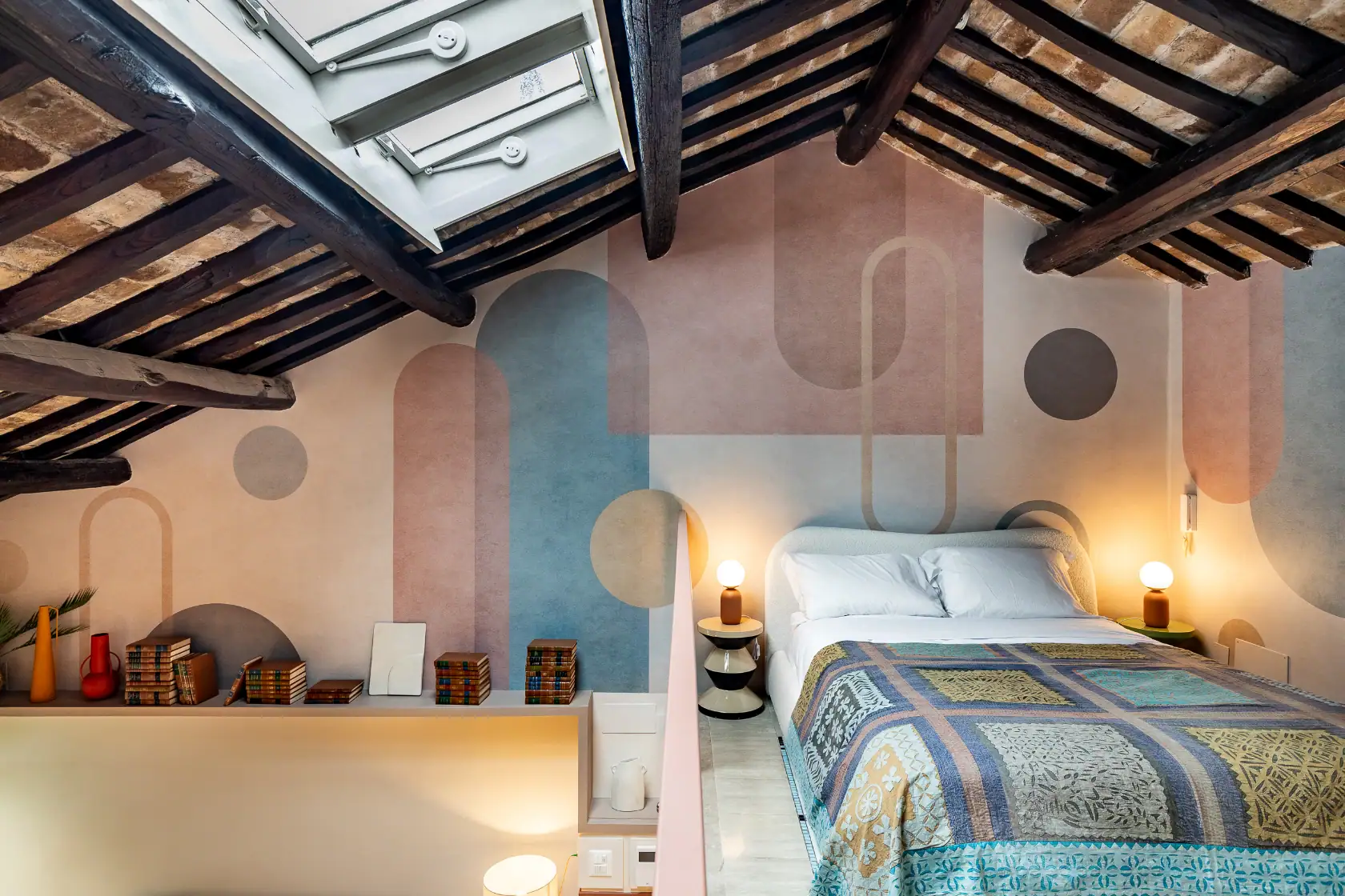 Altiora Luxury Loft – Loft bedroom with artistic murals